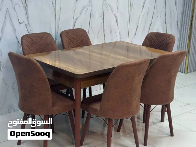 ميز طعام خشبي بنظام سلايد ذكي مع كراسي فاخرة
