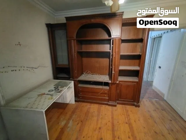 مكتبة للكتب والتليفزيون