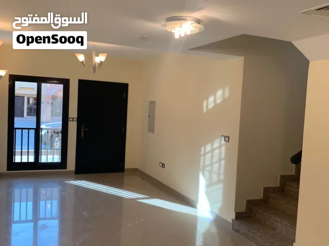 للإيجار فيلا زاوية في قرية هيدرا