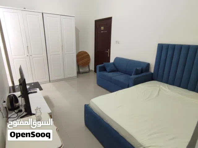 استديو للايجار اليومي 200درهم في منطقة الوحدة مول مفروش فرش كامل مع شرفه كييره مغلقه مع نافذه اطلاله
