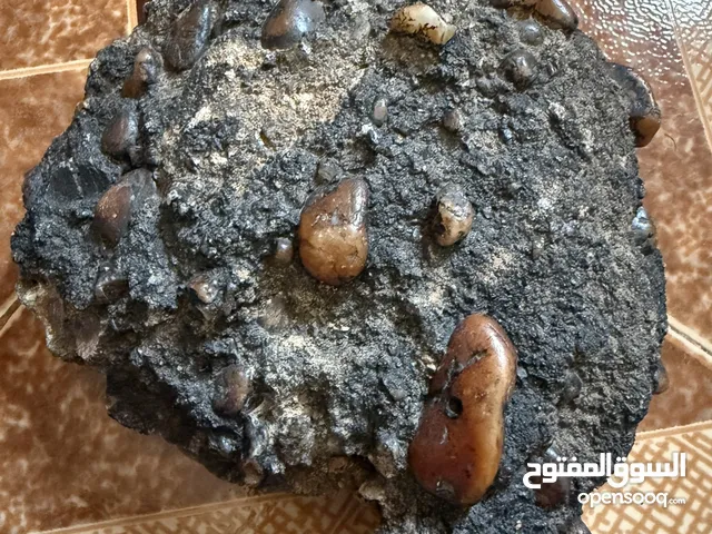 احجار من جبال اليمن