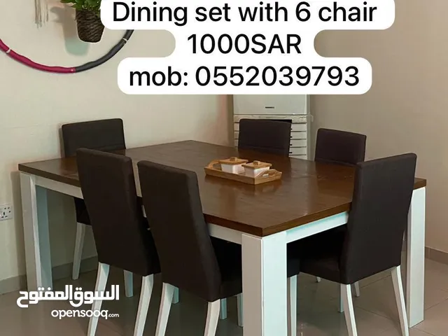 Dining table in good condition for sale in Jeddah for 1000 sar