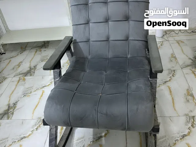 كرسي هزاز جديد سعره 175 + بردات عدد 4 قياسات مختلفه سعر المتر 10