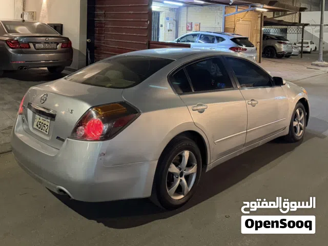 2010 نيسان التيما SL