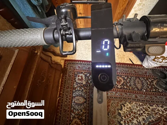 للبيع سكوتر كهربائي Xiaomi مي لون أسود، قابل للطي ومناسب للمشاوير داخل الحي والمدينة