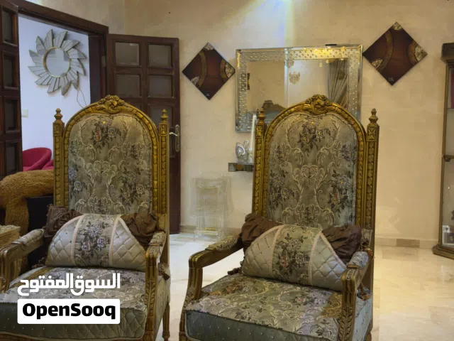كنب خليجي استعمال خفيف   مع البرادي تفصيل خليجي  نفس القماش