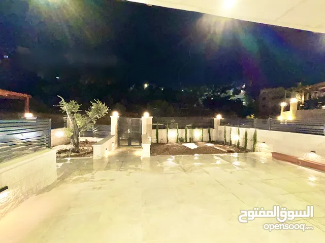 حديقة على مستوى الشارع  ومدخل خاص