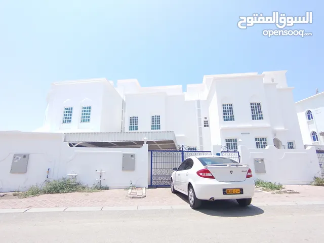 320 m2 4 Bedrooms Villa for Rent in Muscat Ghubrah