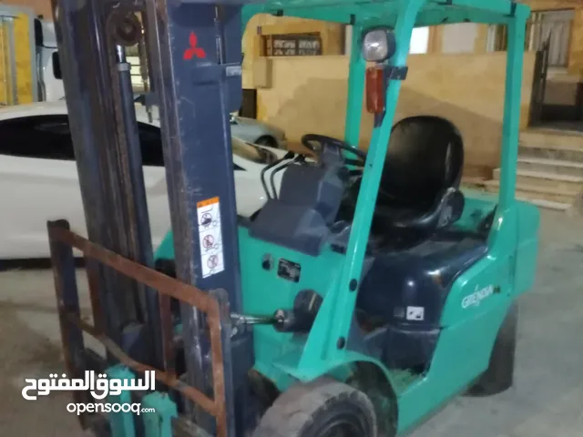 رافعات شوقيه للايجار تنزيل وتحميل جميع انواع البضائع تاجير يومي وشهري