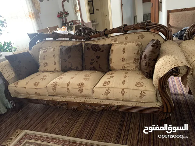 طقم كنَب بسعر مغري 7 مقاعَد
