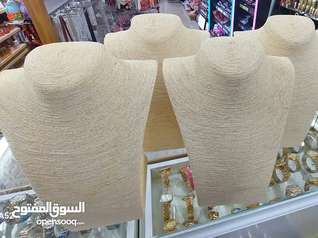 رقبة لعرض اطقم الاكسسوارات والسناسل