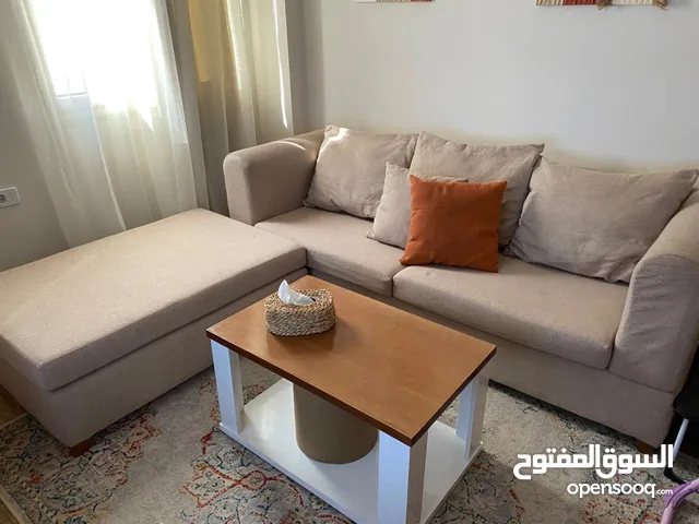 ركنة بحالة جيدة للبيع مقاسها 230×130 عمق 80