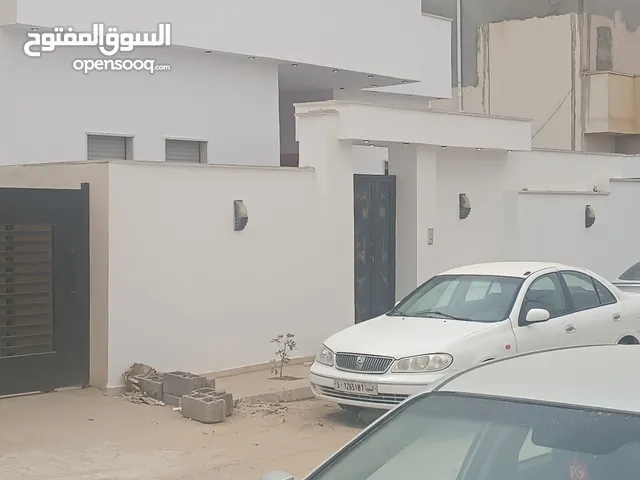 300 m2 5 Bedrooms Townhouse for Sale in Tripoli Ain Zara