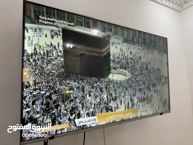 للبيع تلفزيون ماركة CHiQ ذكي مع حمايه للشاشه مع ستاند متحرك