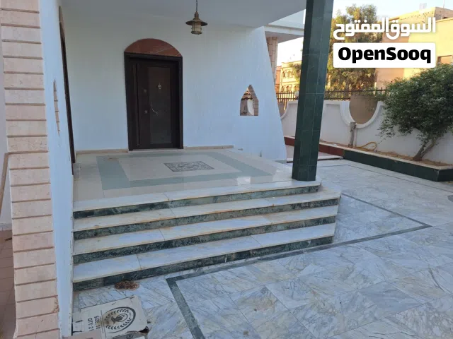 فيلا للايجار ولي العهد اربع شوارع سوق اشرف ع ريسي
