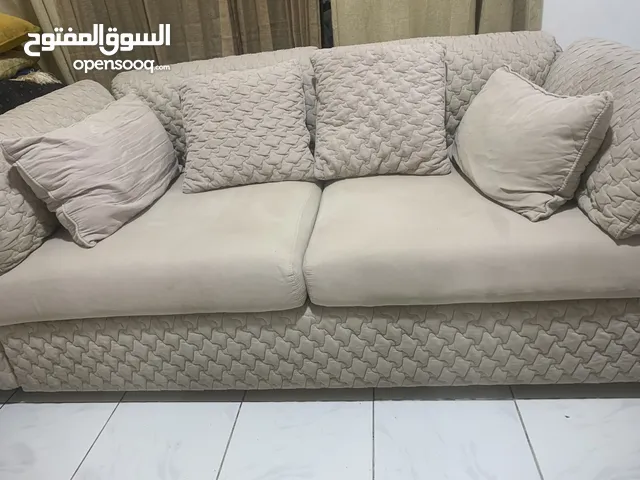 للبيع كنب بحالة ممتازة جدا الاسفنج ممتاز ب 700 درهم