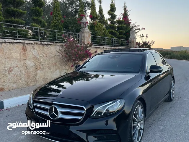 Mercedes Benz E300 بنزين بحالة الوكالة
