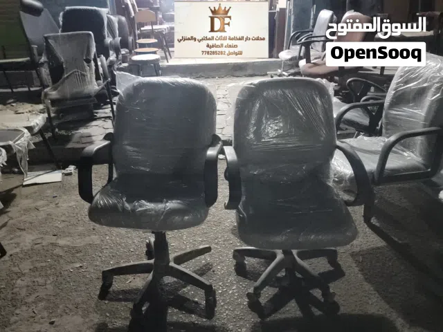 كراسي مكتبية متنوعة لا تدور ولا تحتار... الكرسي المناسب لك موجود عندنا!