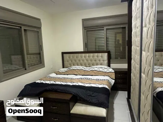 شقة مفروشة سوبر ديلوكس جديدة وفرش جديد في موقع مميز ومخدوم بجميع الخدمات وقريب عمان والزرقاء