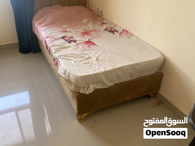 سراير وطاولة وكراسي للبيع