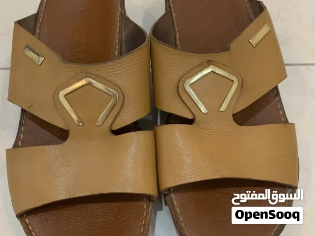 كاريتي اصليه مو مصبوغه اللون حلو جلد الغزال اصليه السعر 13