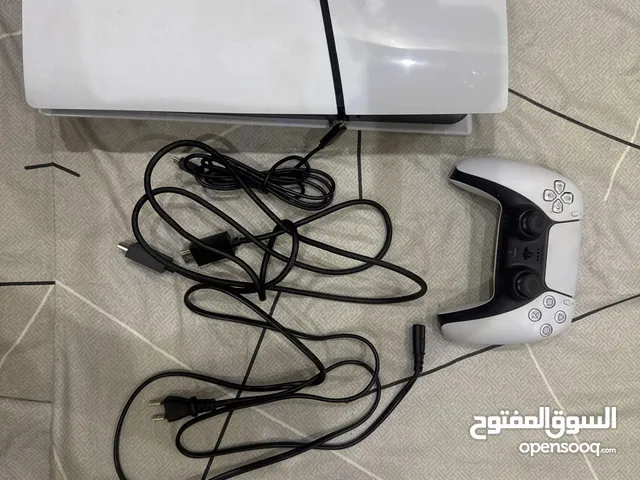 بلايستيشن فايف سليم مستعمل اخو الجديد مع جميع الملحقات الاصليه و يد تحكم اطافيه و قرص العاب