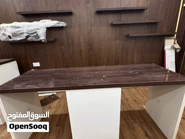 Nail tech table / salon manicure desk