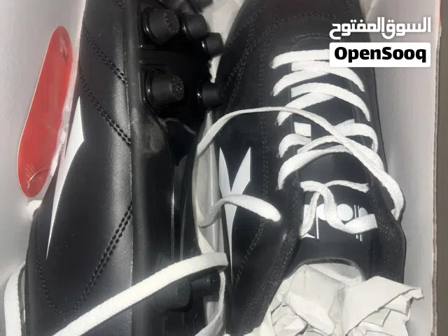 حذاء اديدورا اصلي السعر 14 دينار