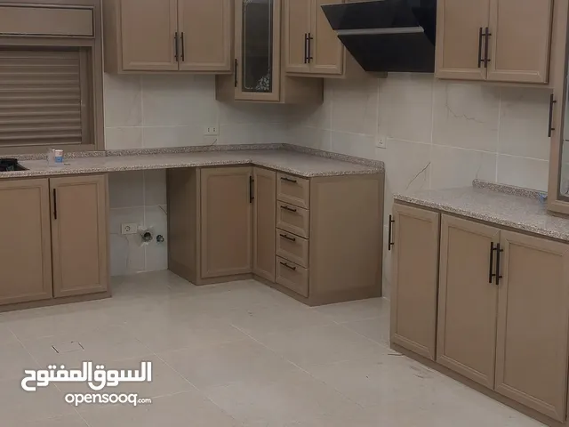 تفصيل مطابخ خشب والمنيوم ابواب شبابيك ابواب منخل زكزاك ابجورات ديكورات خشب
