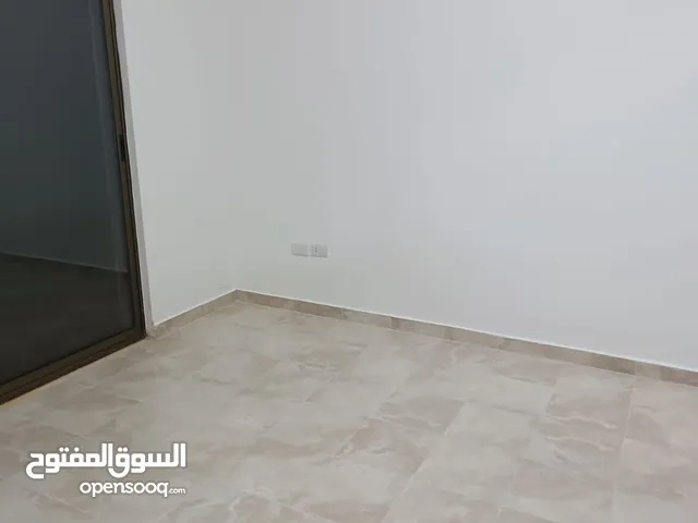 شقة أرضية 200 م عبدون مع كراج خاص وترسات 150 م بسعر 180 ألف