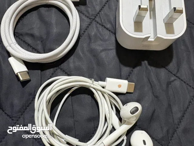 للبيع شاحن ايفون اصلي من شركه ابل  سماعه اصليه جديده من شركه ابل  قطعه داتا شو اصليه من شركه ابل