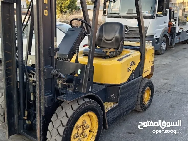 رافعه شوكيه نوع دوسان  كوري حمولت 3 طن جك وصط 3 وصلات سايد شفت ارتفاع 4 ونص قير اتومتك  فل إضافات