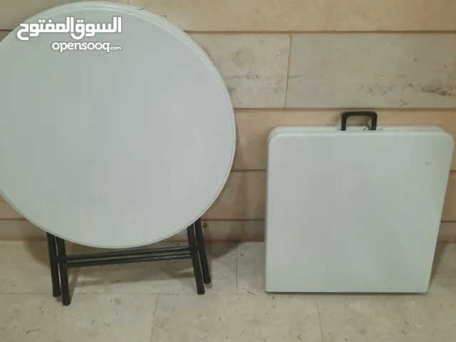 طاولتين و كراسي