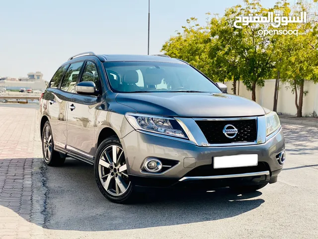2015 NISSAN PATHFINDER, FULL OPTION, SINGLE USE.