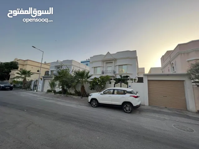 350 m2 5 Bedrooms Townhouse for Sale in Manama Juffair