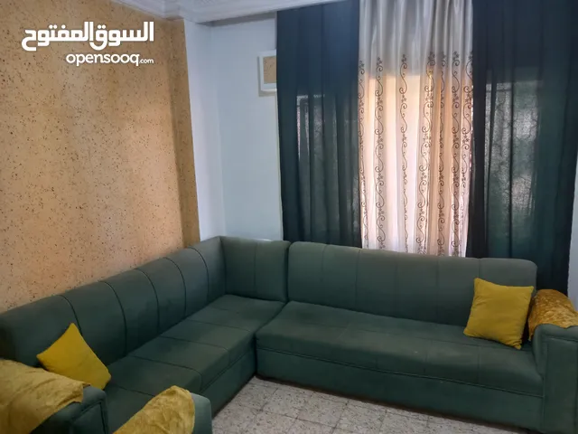 طقم كنب كورنر بحالة جيدة للبيع