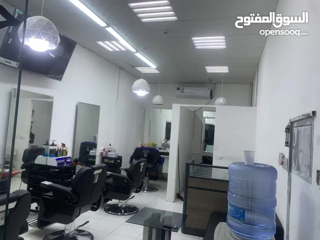 صالون حلاقه رجالي للبيع