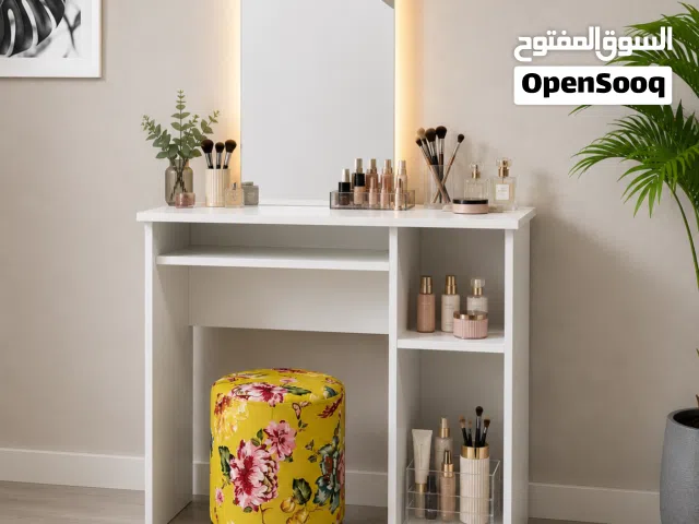 تسريحة مكياج عصرية مع مرآة LED وإضاءة خلفية – تصميم أنيق يوفر الجمال والتنظيم في مساحة واحدة من متجر