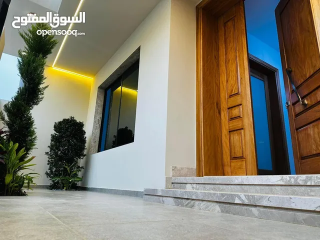 460 m2 4 Bedrooms Villa for Sale in Tripoli Al-Serraj