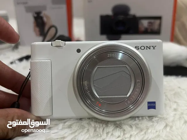 SONY ZV-1 WITH LENS AND TRIPOD