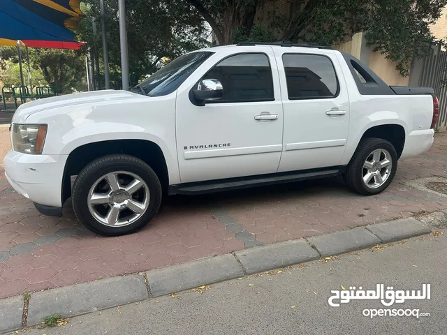 Used Chevrolet Avalanche in Al Ahmadi