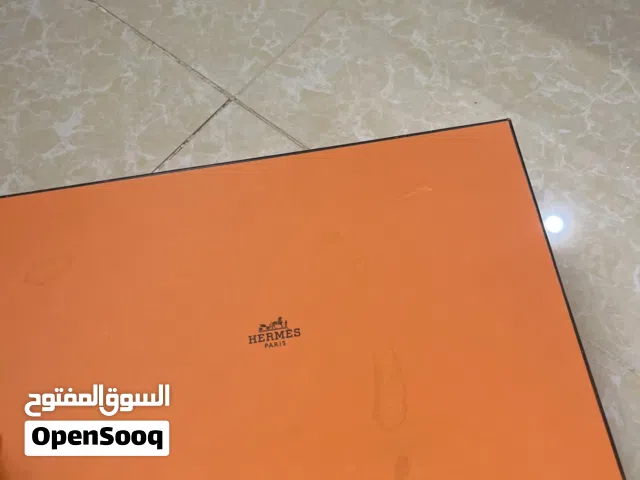 نعال ارميز Hermes تم الشراء في مطار سويسرا اصلي مقاس 42.5 سعر البيع 155 مستعمل كالجديد مع كرتون و مر