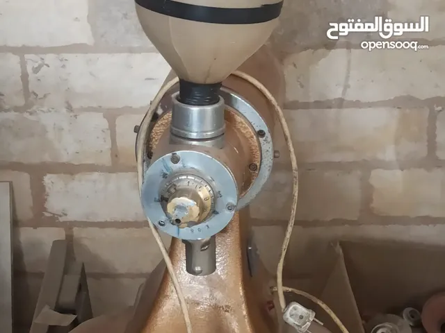 لعبه اطفال كهربا وماكينة طحن قهوه