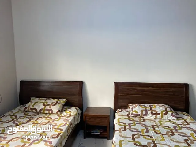 غرفه نوم لاتيه للبيع بحاله ممتازه معها فرشات ريتشموند تخوت مفرد ونصف فرش وليس سلم ومكتب ومكتبه ...