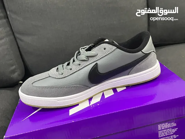 Nike sneakers 42