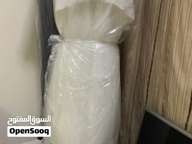 فستان زفاف مع الطرحه