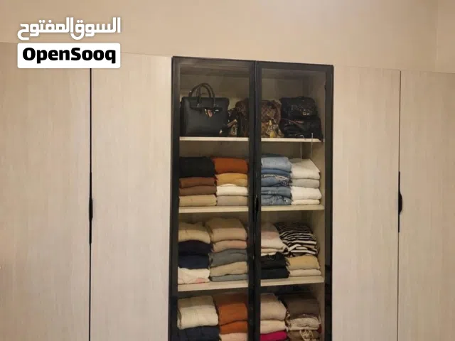 خزانة ملابس للبيع استخدام 6 شهور