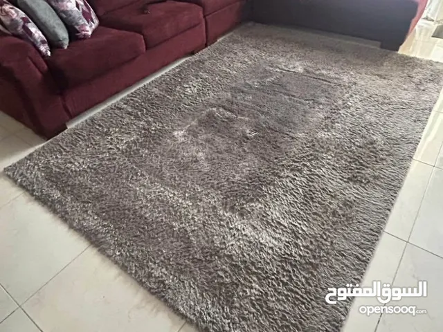 سجاد شاغي لون سكني مستعملة بحالة الجديد قياسها مترين بمترين ونص ممتازه وبسعر مناسب