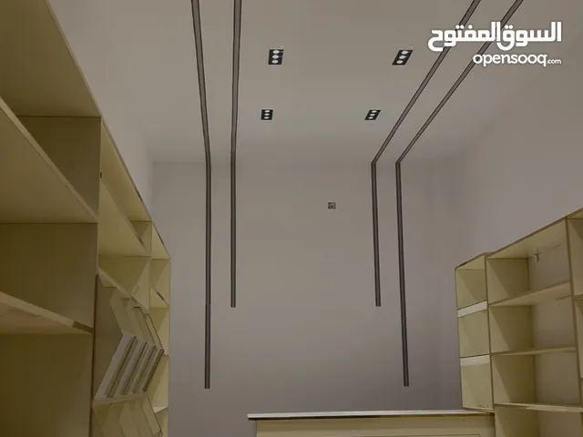 ديكور محل استعمال ثلاث شهور فقط شبه جديد