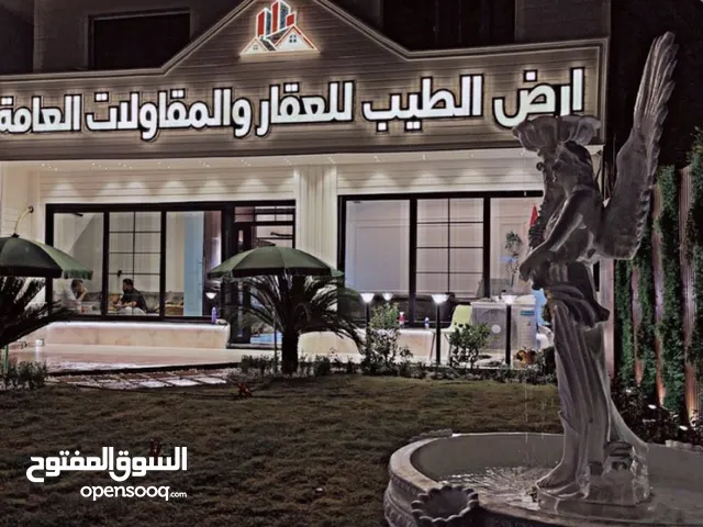 عماره درجه اولى للبيع جاهز للتسليم مساحه 100 متر موقع مميز وارد 4500$ شهريا
